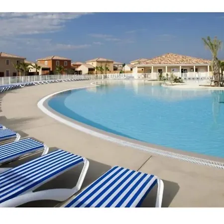 Maison 4 Couchages Holiday home *